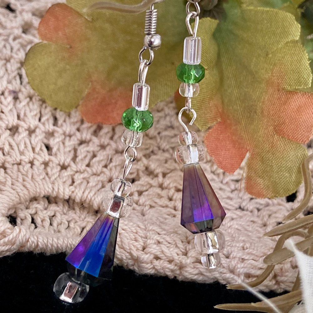 NWOT STUNNING‼️ LOOK AT THIS COLOR. HANDMADE 2” LONG CRYSTAL EARRINGS. ONE PAIR